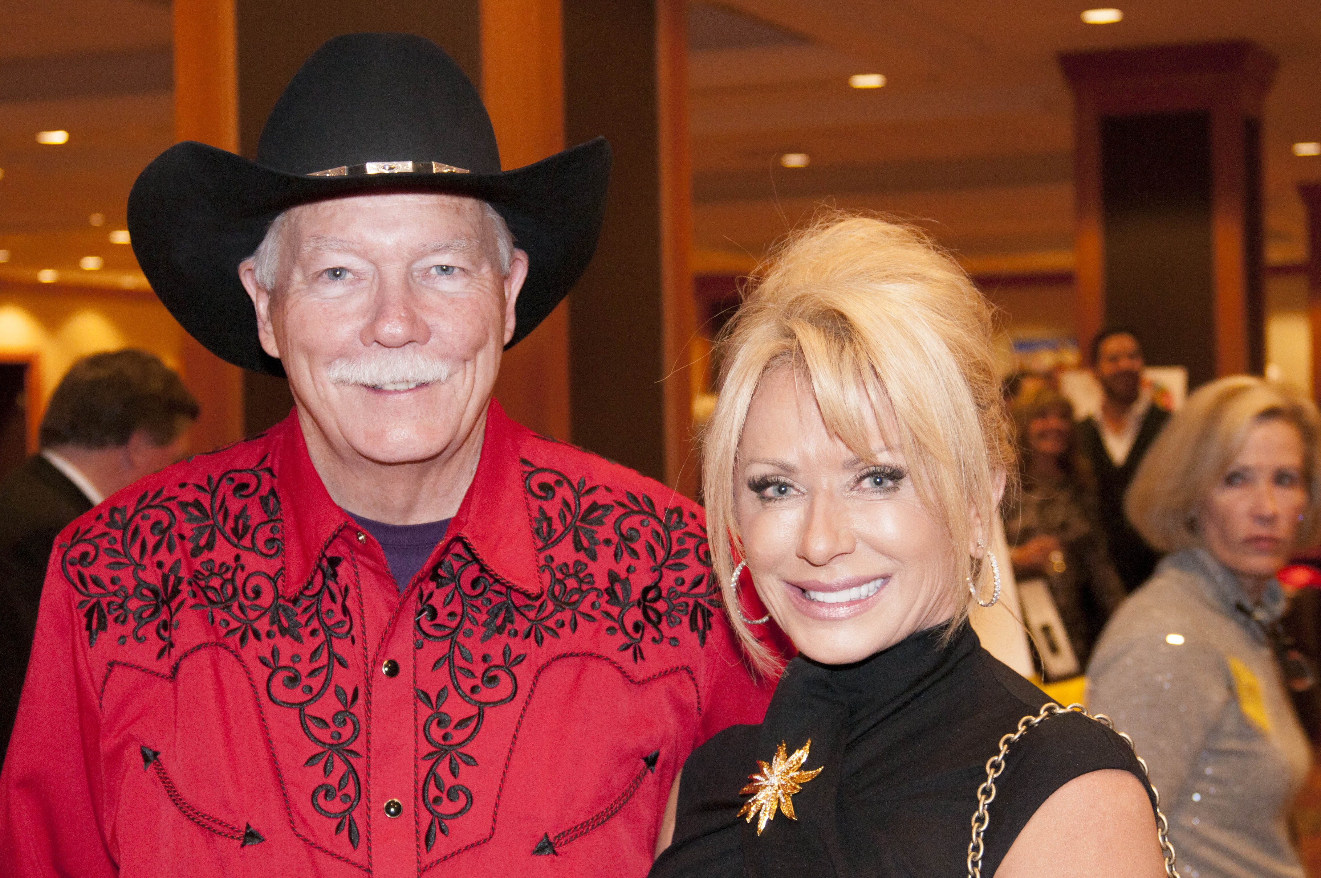 Auctioneer Gary Corbett and Bonnie Mandarich