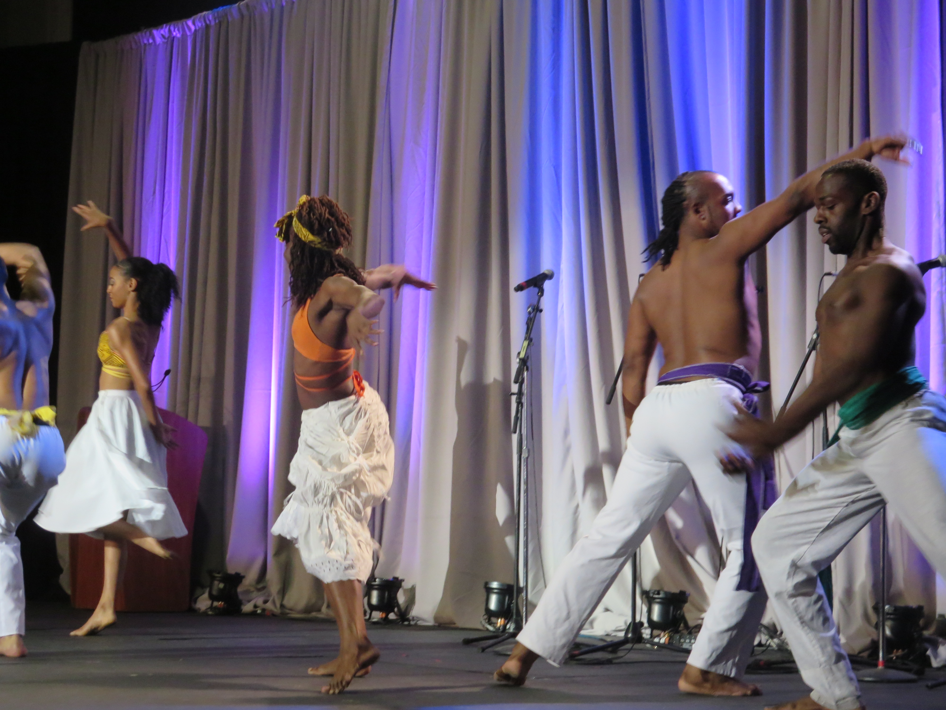 dance-troupe-mesmerized-the-crowd