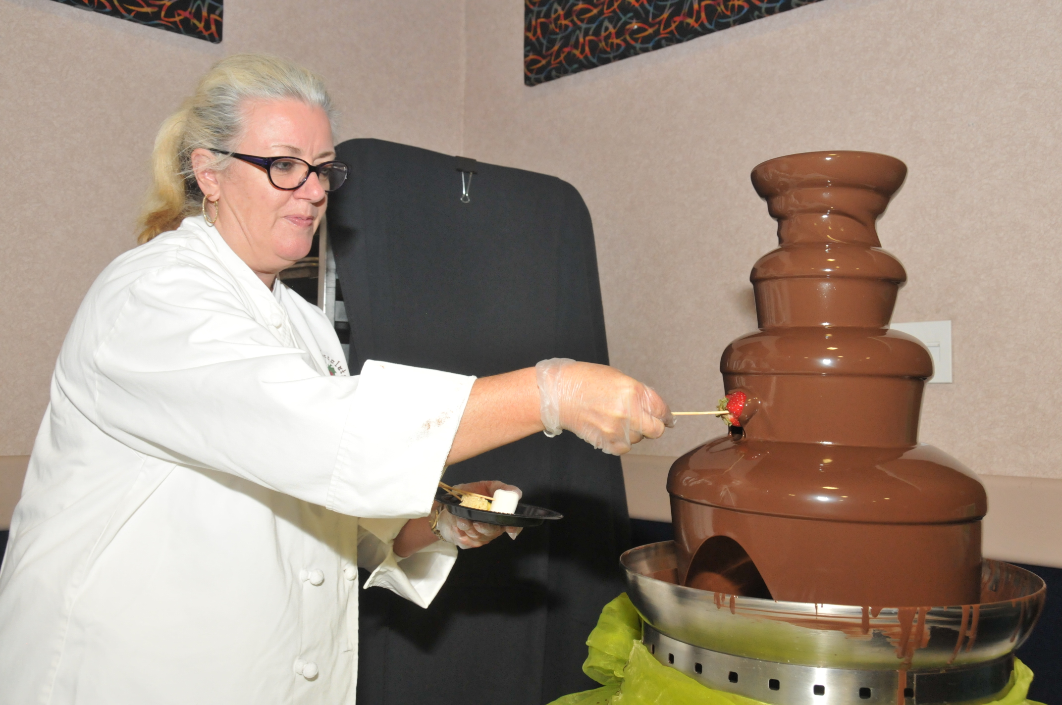 Amy Riedel of Sir Chocolate prepares chocolate strawberries