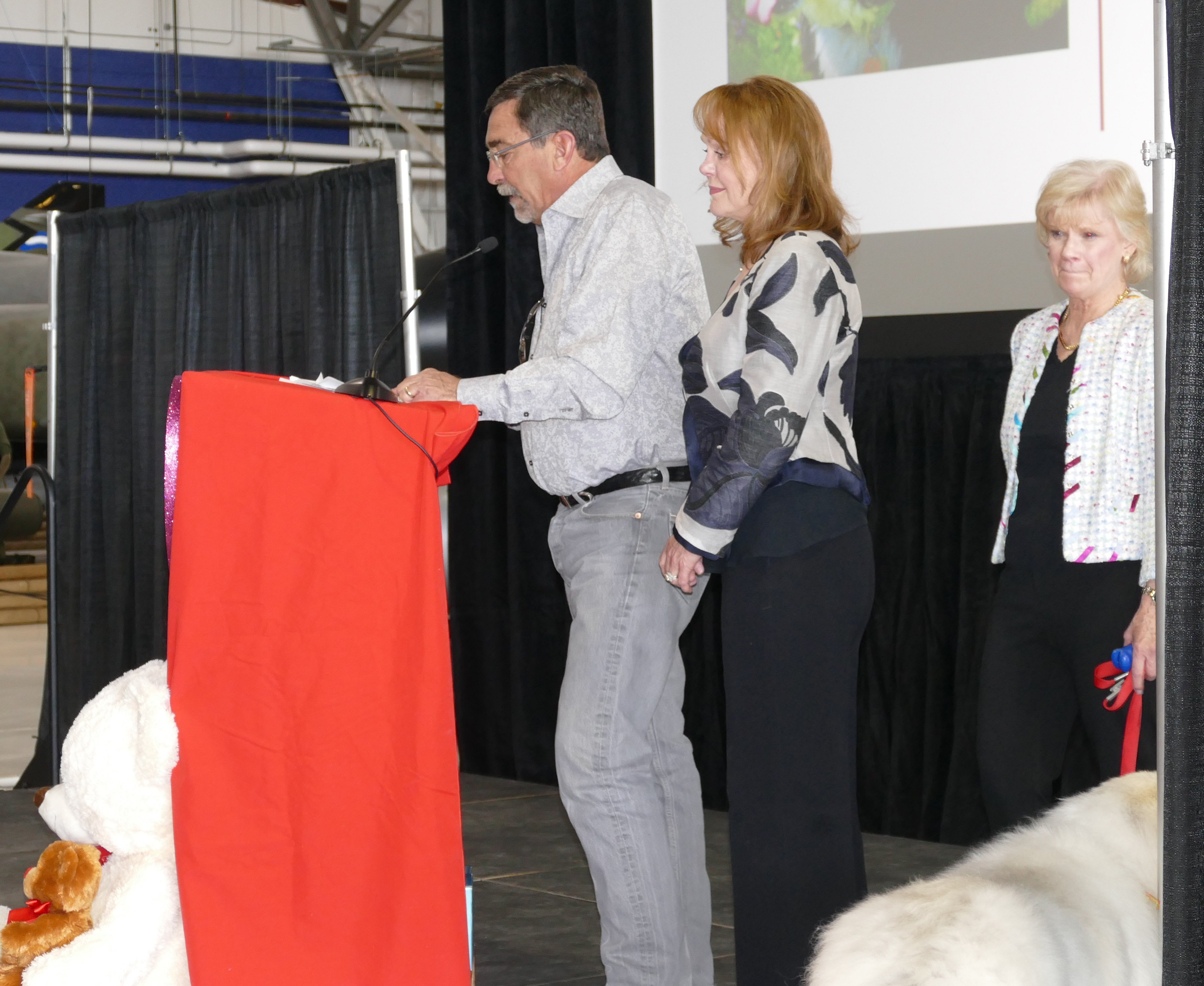 Ben and Marilee Doud present the Maxwell Doud Paws of Praise Award in ...