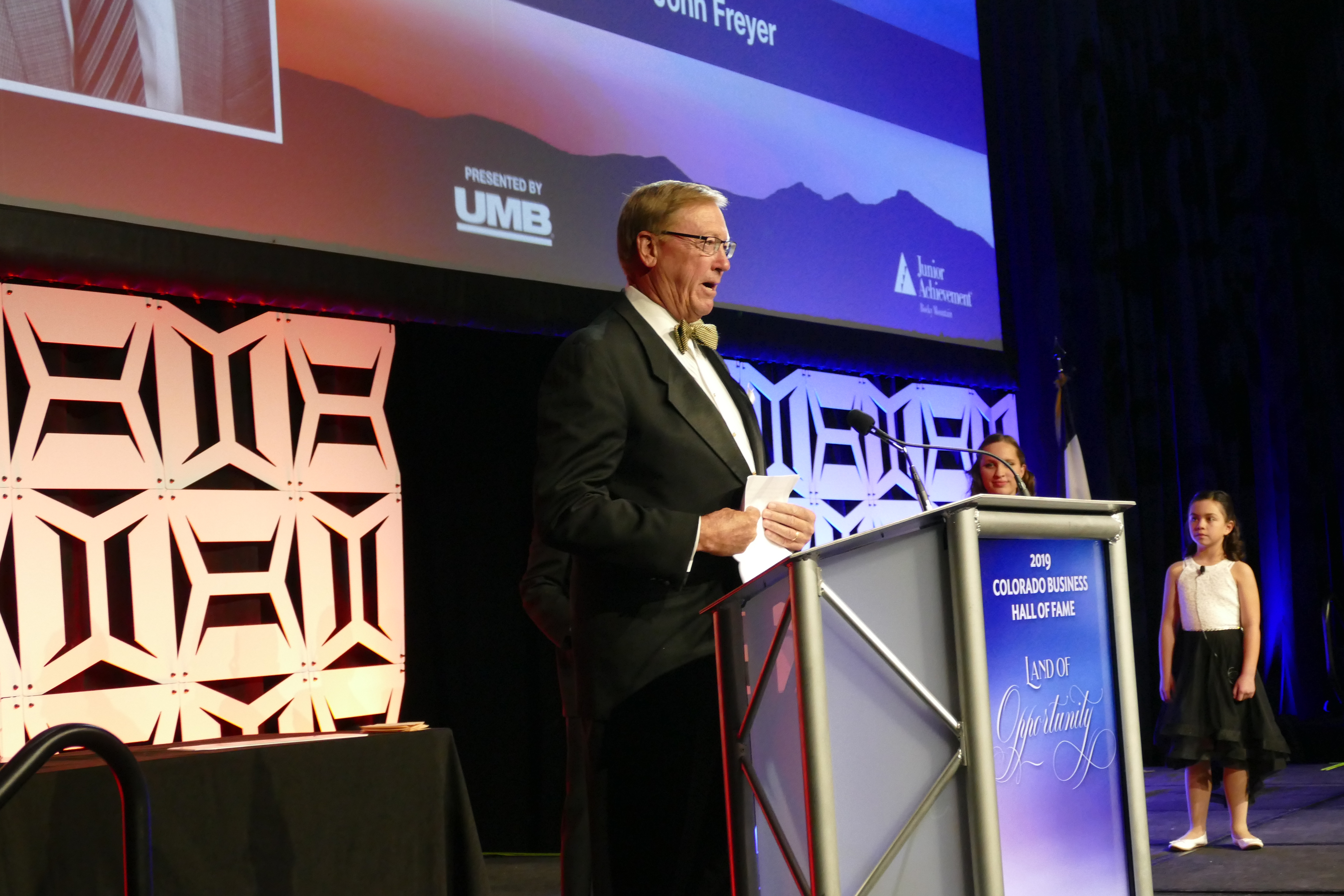 John Freyer accepts his honor as 2019 Laureate